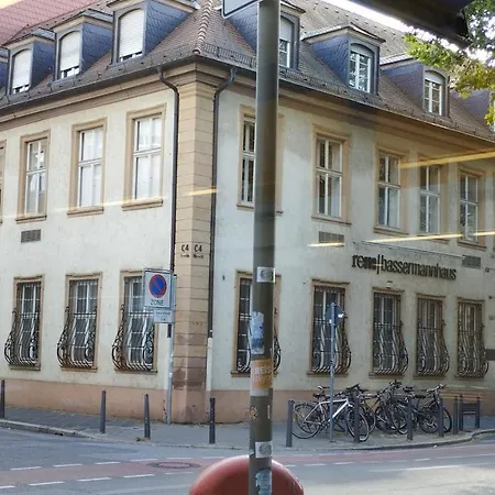 Zentrum Stadthaus Zimmer 6 * Mannheim
